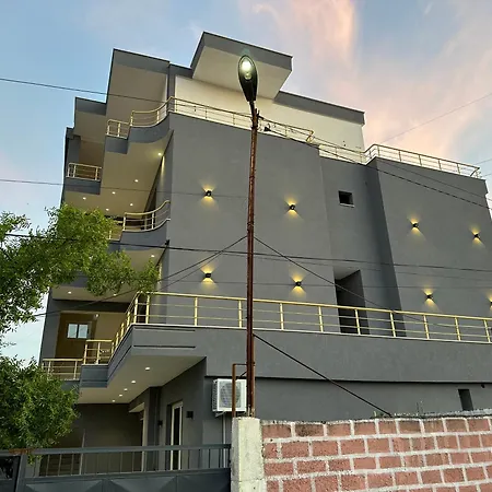 Apartament Mico's *