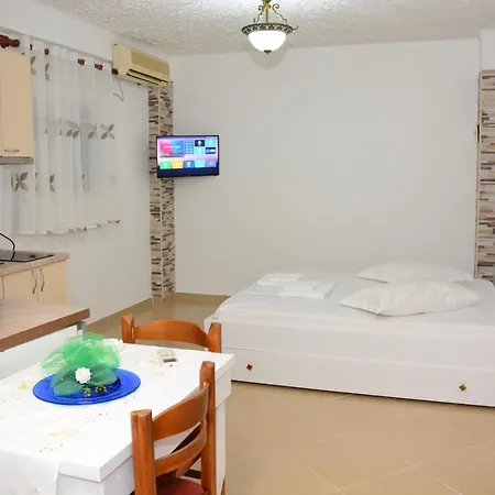 Apartament Mico's *
