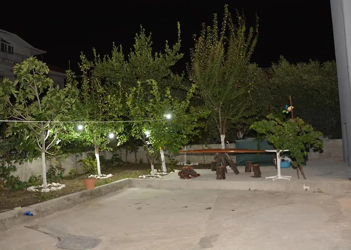 Mico's * فلورا